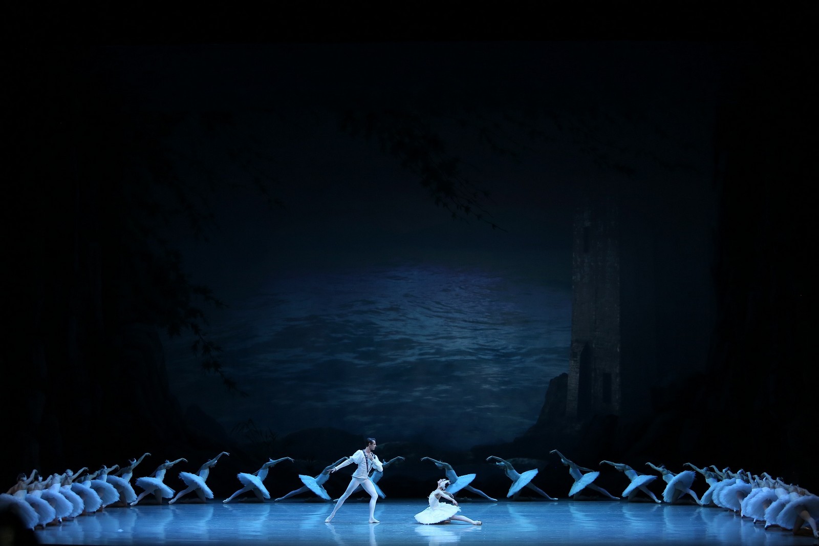 Премьера балета «Лебединое озеро» состоялась в НОВАТе - НОВАТ - фото №57