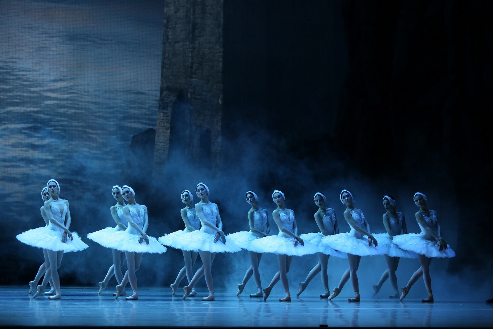 Премьера балета «Лебединое озеро» состоялась в НОВАТе - НОВАТ - фото №31