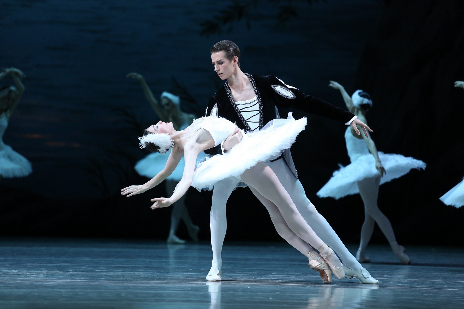 Премьера балета «Лебединое озеро» состоялась в НОВАТе - НОВАТ - фото №43