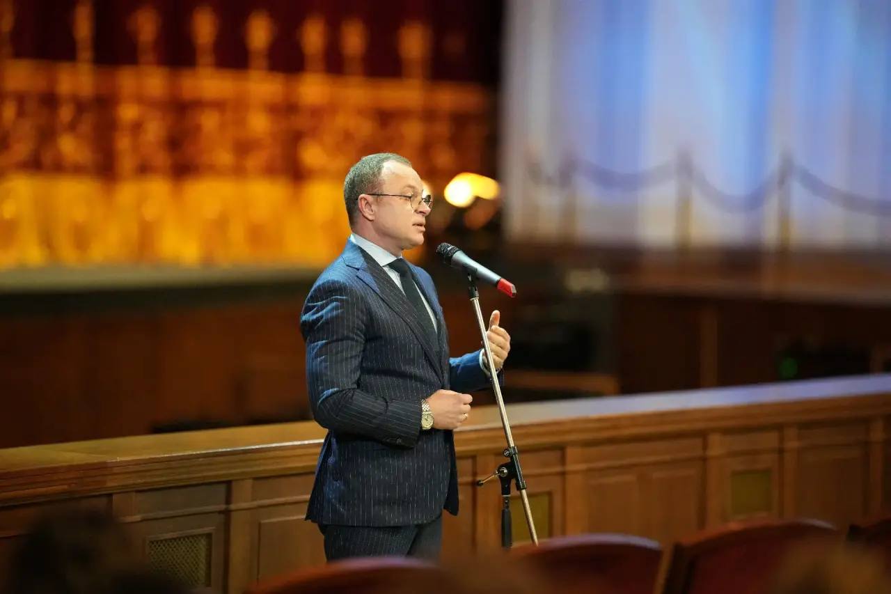 Театральная семья Новосибирского театра оперы и балета отметила День артиста - НОВАТ - фото №12