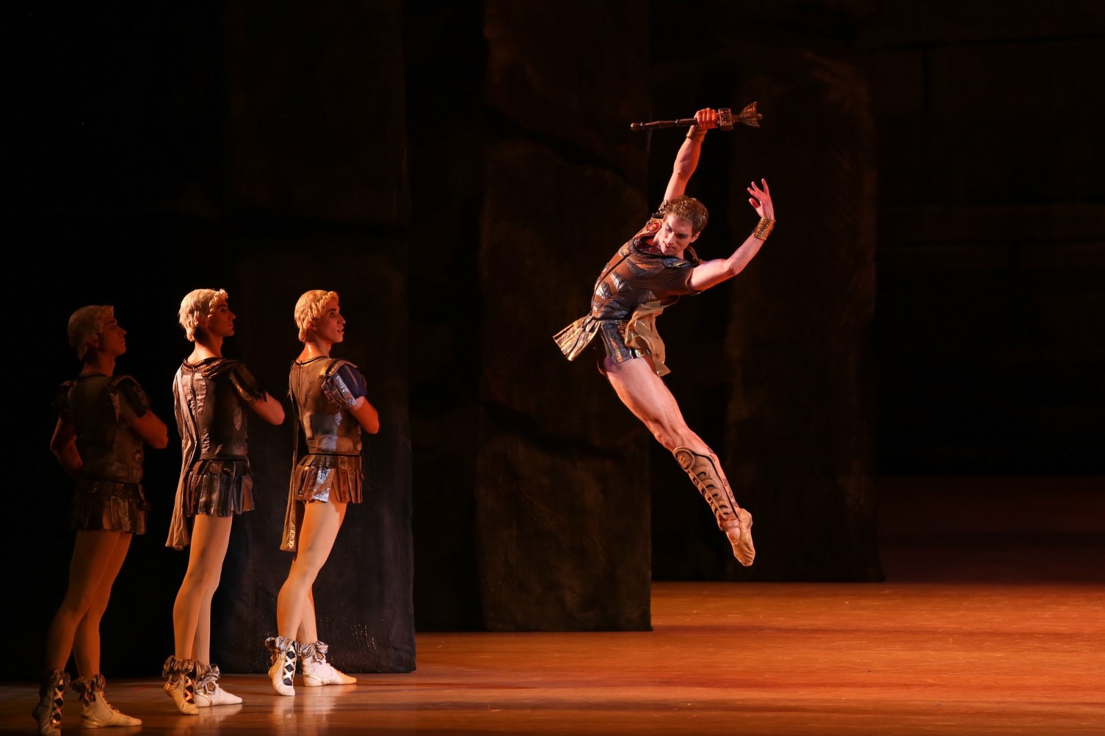 Премьер НОВАТа Михаил Лифенцев удостоен почетного звания «Заслуженный артист Российской Федерации» - НОВАТ - фото №9