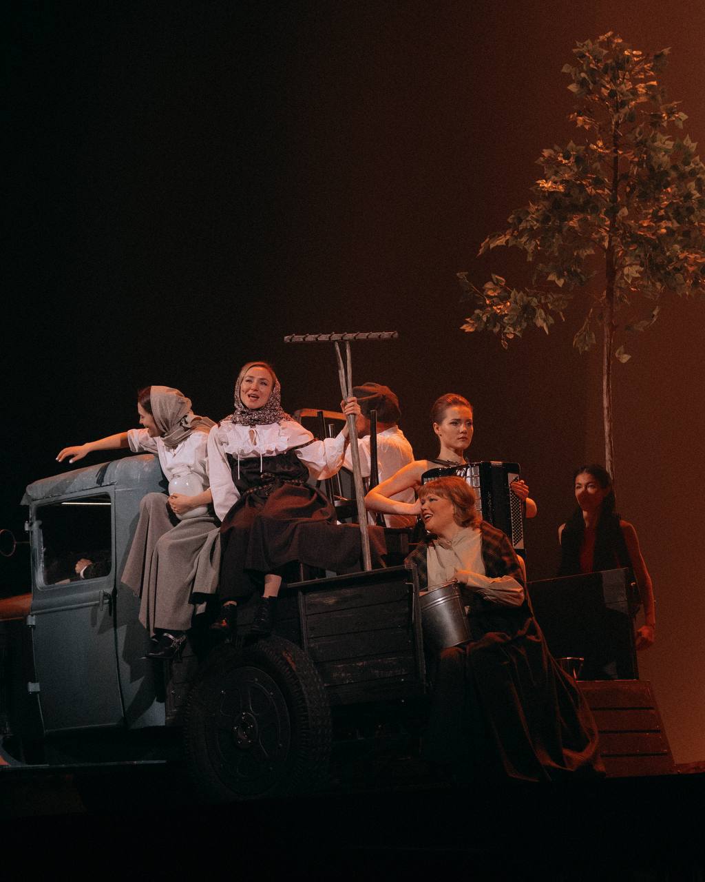 Женщины Есенина в НОВАТе - Фото №13