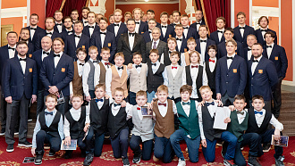 Сборная России по хоккею и юные воспитанники школы «Красная Машина Юниор» посетили Новосибирский театр оперы и балета - НОВАТ