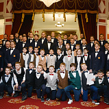 Сборная России по хоккею и юные воспитанники школы «Красная Машина Юниор» посетили Новосибирский театр оперы и балета - НОВАТ - фото №7