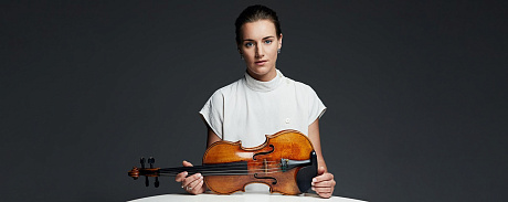 Ольга Волкова возвращается с сольной программой скрипичных сонат Шостаковича и Прокофьева - НОВАТ